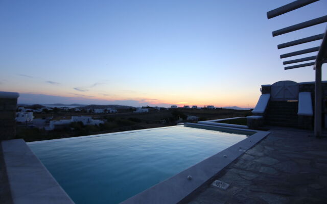 Villa Evi & Suites