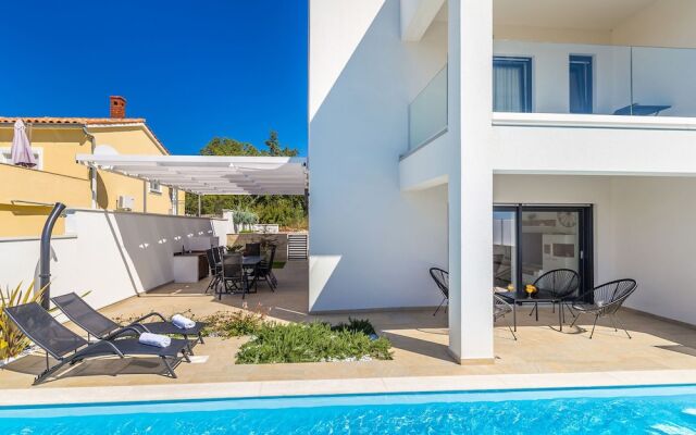 Scenic Villa in Linardi?i With Private Swimming Pool