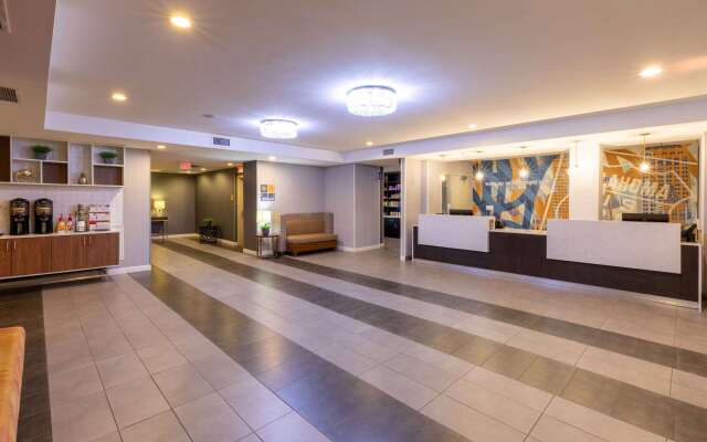 La Quinta Inn & Suites by Wyndham Tulsa Downtown/Route 66