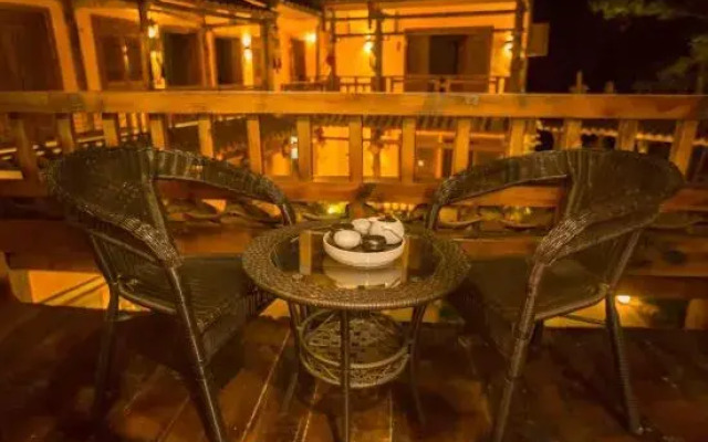 Sansheng Garden Inn (Puzhehei Xianrendong Shop)