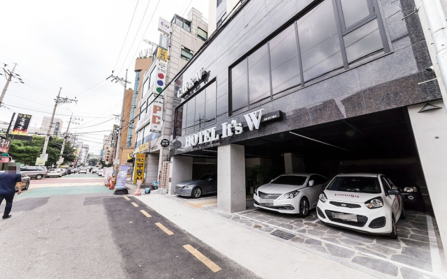 Suwon W