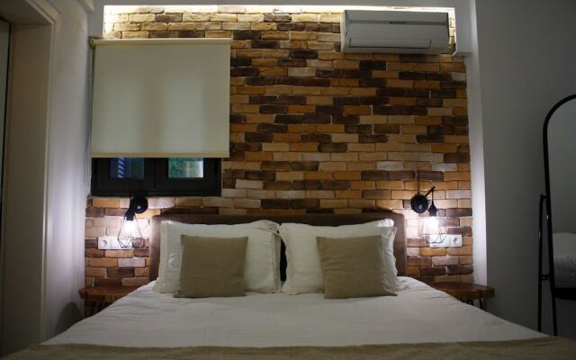 Salonikiou Beach Deluxe Apartments