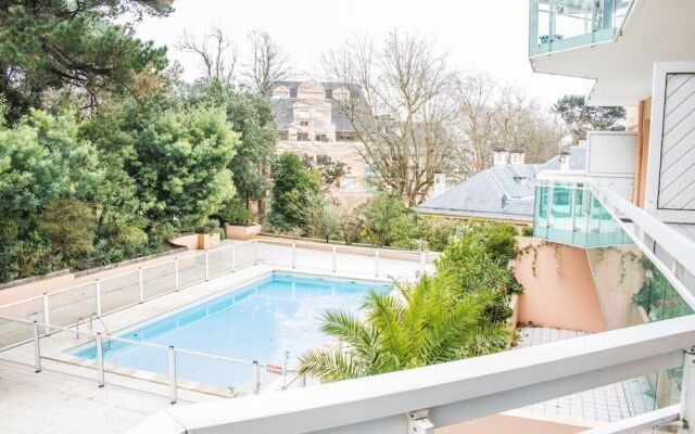 Spacious Apartment With Balcony / Terrace Crossing in Green Surroundings