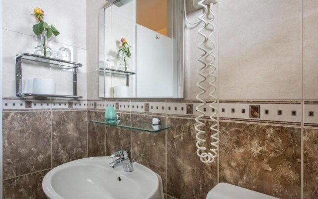 Hotel Bor