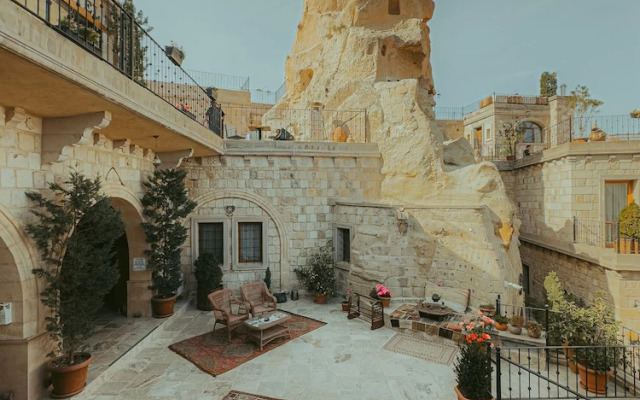 Zara Cave Hotel +10