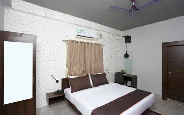 Hotel Bhinna Sakala by OYO Rooms