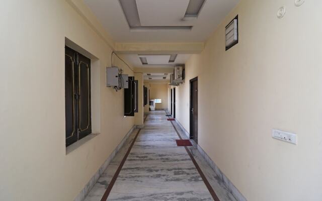 OYO 24951 Vaibhav Palace