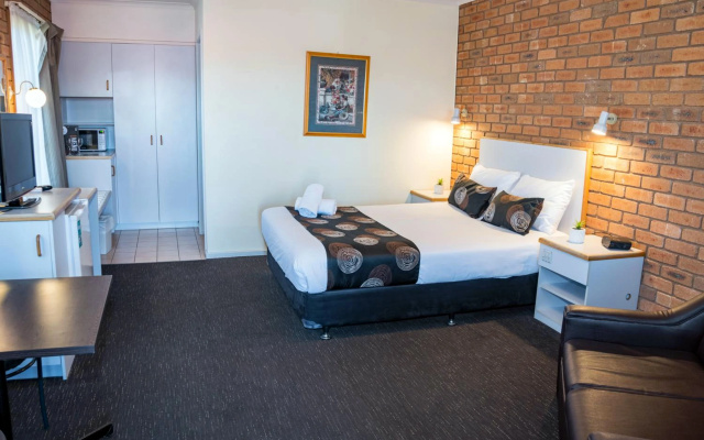Peppermill Inn – Guest Rooms – Kialla