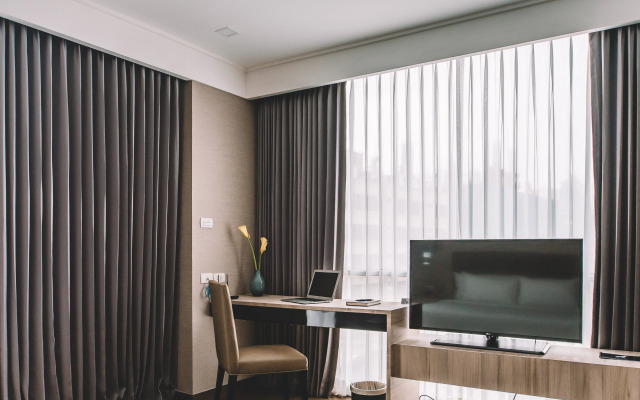 Adelphi Suites Bangkok