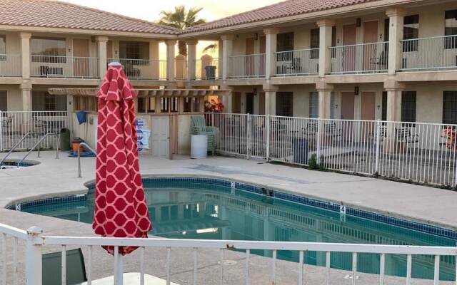 Calipatria Inn And Suites