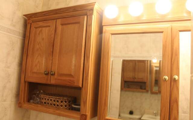 Cozy, Classy Duplex near NYC