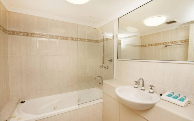 Unit 10, The Rocks, 1746 David Low Way, Coolum Beach - 500 BOND – Bathroom – Coolum Beach
