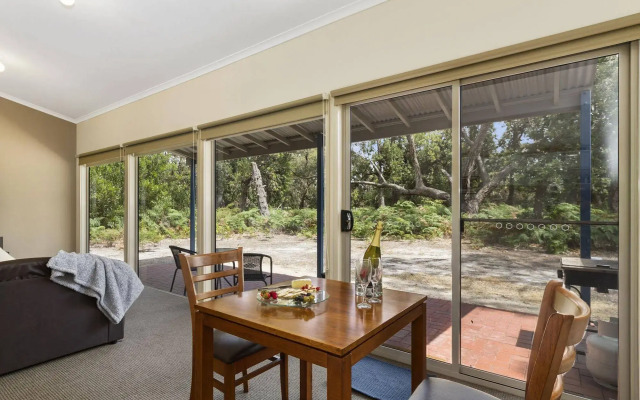 Waterfront Retreat At Wattle Point