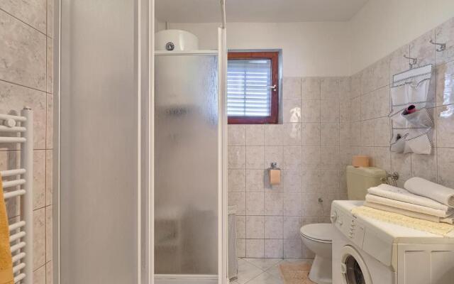 Apartman D&D, Dvorine 63