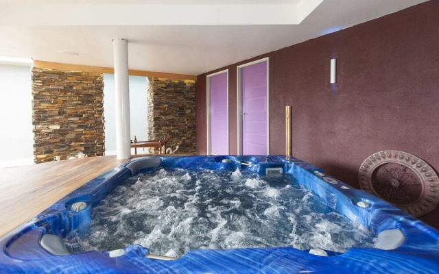 Aurora Manor Rooms