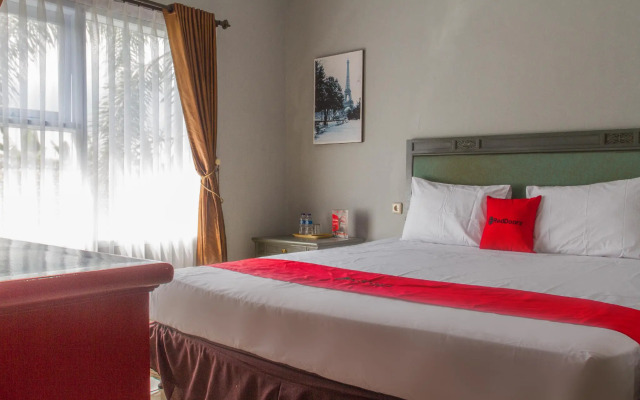 RedDoorz Plus @ Otista Garut