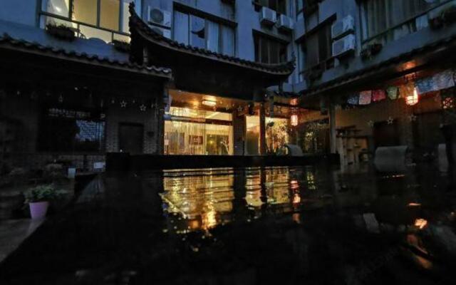 Nongyue Emei Shanju Hostel