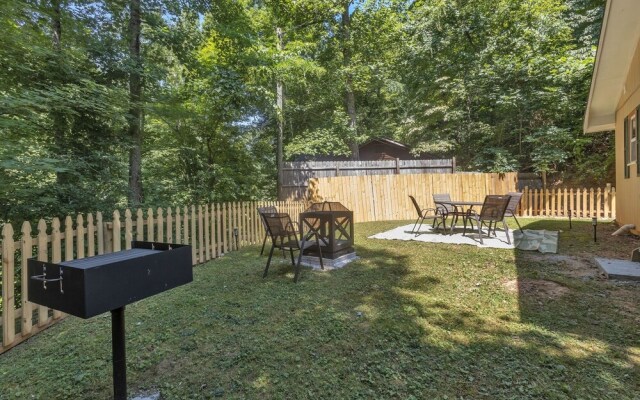 Thirsty Bear Den - Relaxing Pet Friendly Cabin In Gatlinburg 3 Bedroom Home by Redawning