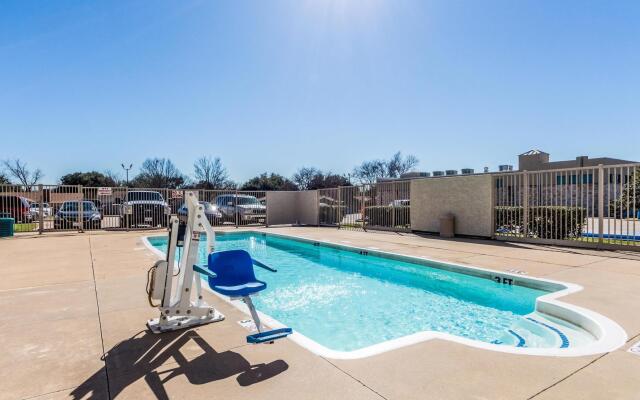 Motel 6 Garland, TX - Dallas