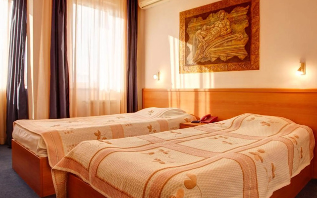 Central Plaza Hotel