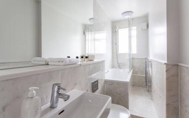 Spacious One Bed Apartment in Cleveland, Fitzrovia