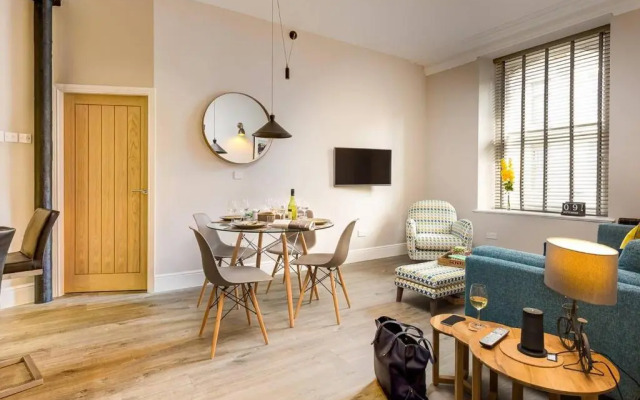 Charming 1BR - Town Centre-parking-stunning Views
