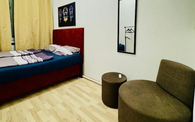 Bright 4BR Apt for 8 Near FAC Platz