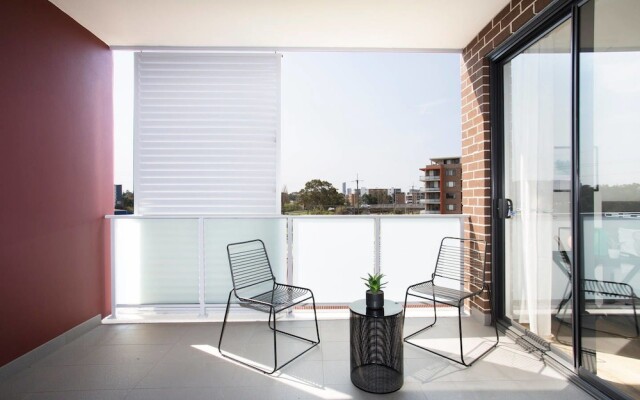 Designer Executive Apartment + Parking near Train