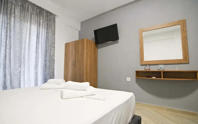 Aigli Garden Getaway, Steps From Vrasna Beach