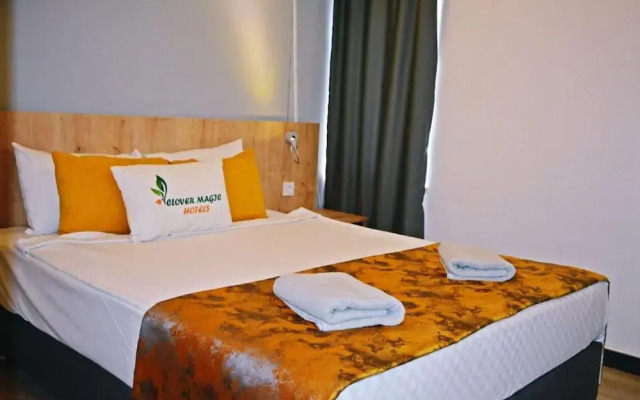 Park Side Hotel