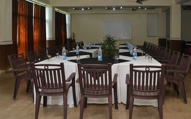 OYO 22122 Hotel Falcon Crest