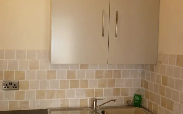 Flat - Sleeps 2 & Parking Available