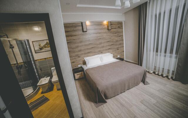 Lumarc Hotel