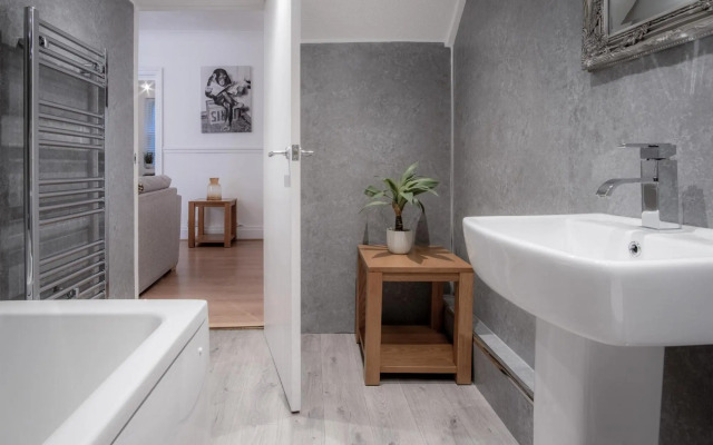 Ivy Cellar - 2 Bedroom Apartment - Tenby