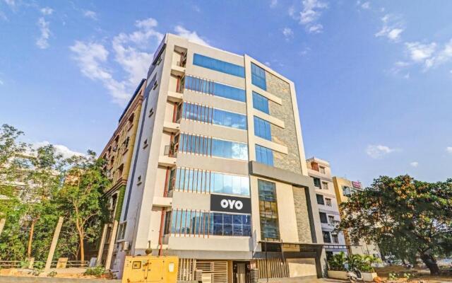 OYO Flagship 81027 Star Inn Near Durgam Cheruvu