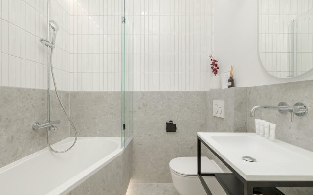 Bright Apartment Poznań by Renters