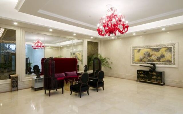 Qinhu Hotel