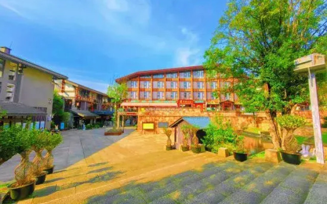 Mingyueshan Tangchi Hot Spring Hotel