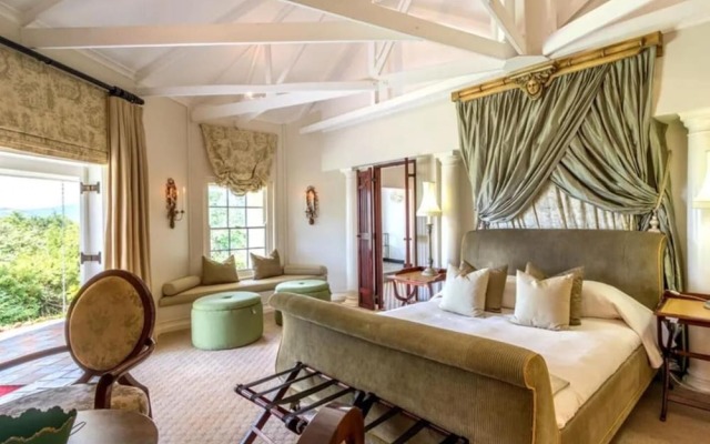 Blue Mountain Luxury Lodge