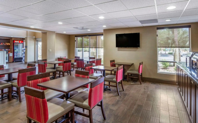 Comfort Suites