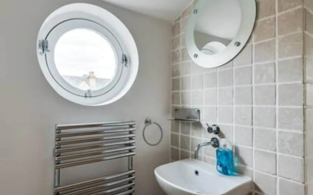 Summertown 4-br Family Home - Bright Spacious