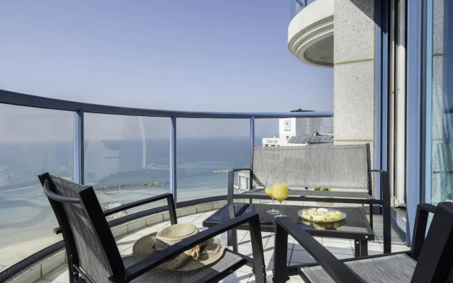 Luxurious 90sqm 2BR Beach Front