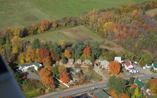 Old Red Inn & Cottages