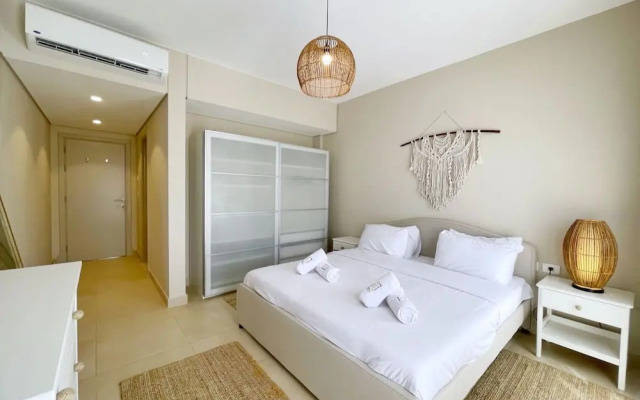 Xuru Stays I Roomy & Relaxed 1bdr @ Mangroovy Free Beach & Pool