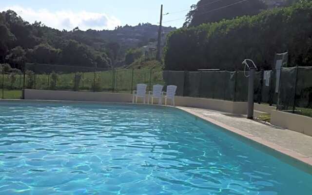 Dans UN JARDIN BB et JACUZZI