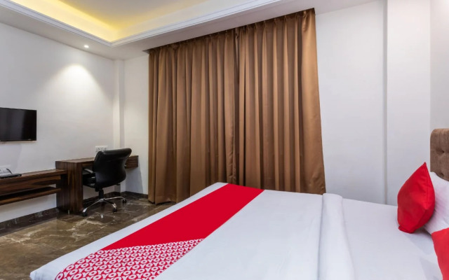 OYO 15800 Jaanie's Residency