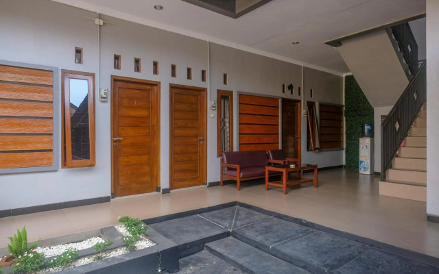 Super OYO 1226 Al Abror Homestay