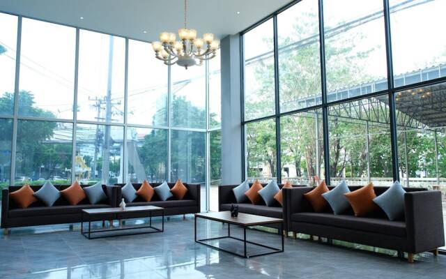 lucky Elephant Hotel