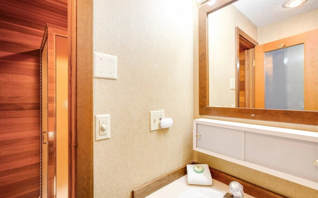 Snowater Condo 59 - A Great Family Condo With a Cabin Feel