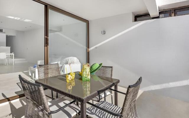 Beachfront apartment in Alcudia beach CB 3